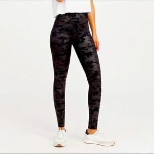 SPANX Faux Leather Seamless Camo Black 'Look At Me Now' Leggings - Size S